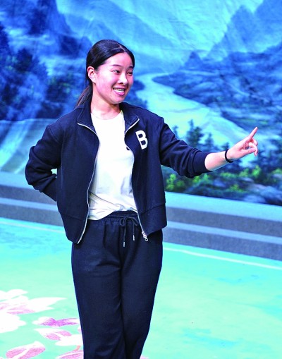 一曲三百年 老戏展新韵 一曲三百年 老戏展新韵