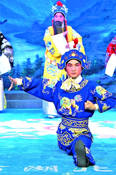 一曲三百年 老戏展新韵 一曲三百年 老戏展新韵